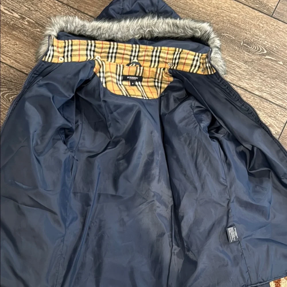 Authentic Burberry Navy Jacket with Faux Fur Hood - Picture 8 of 12